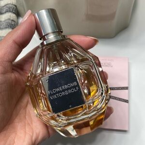 Flowerbomb Perfum